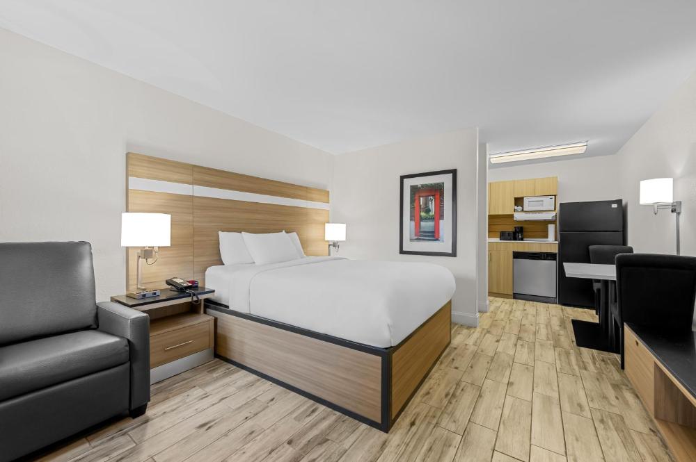 Queen Room - Non Smoking interior